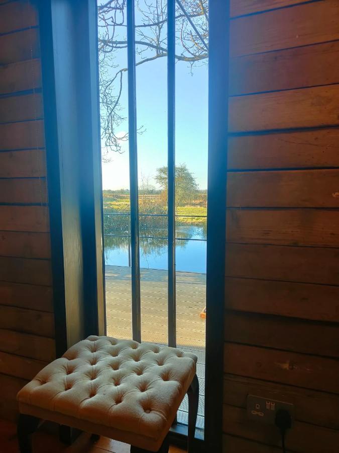 The Water Shack - Amazing Tiny House Retreat Apartment Удбридж Екстериор снимка